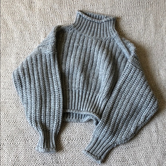 H&M Sweaters - H&M gray chunky turtleneck